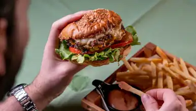 Hamburgerlerde Şok Sahtecilik! Dana Eti Yalanı Ortaya Çıktı!