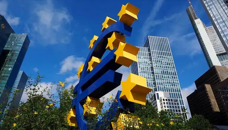 Euro Bölgesi Ekonomisi Daralıyor